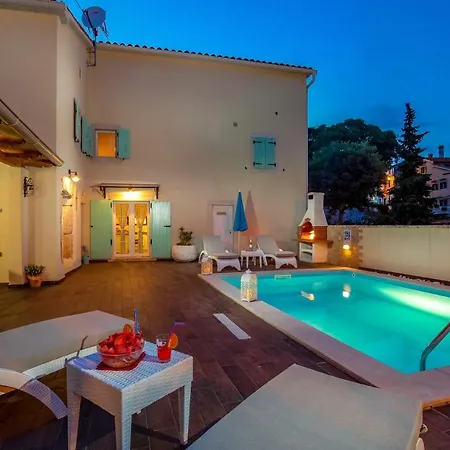 Chiara Villa *